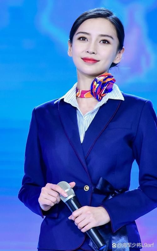 baby最新制服诱惑写真，展现不一样的魅力