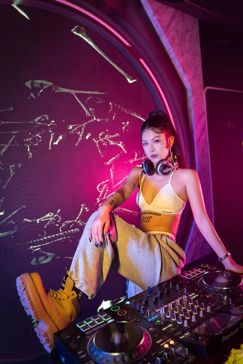 DJ衣服怎么选？时尚潮流DJ服装搭配技巧分享