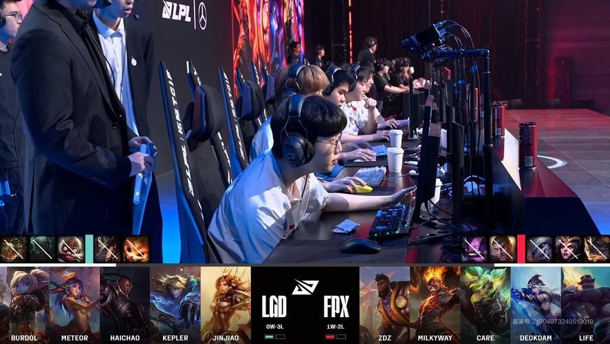LOL比赛视频集锦：精彩瞬间回顾，不容错过的精彩镜头