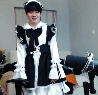LPL战队IG女仆装：电竞选手反差萌，可爱到犯规！