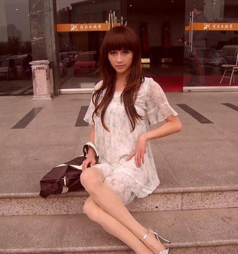 “伪娘”童童：他是怎样成为网络热门话题人物的？