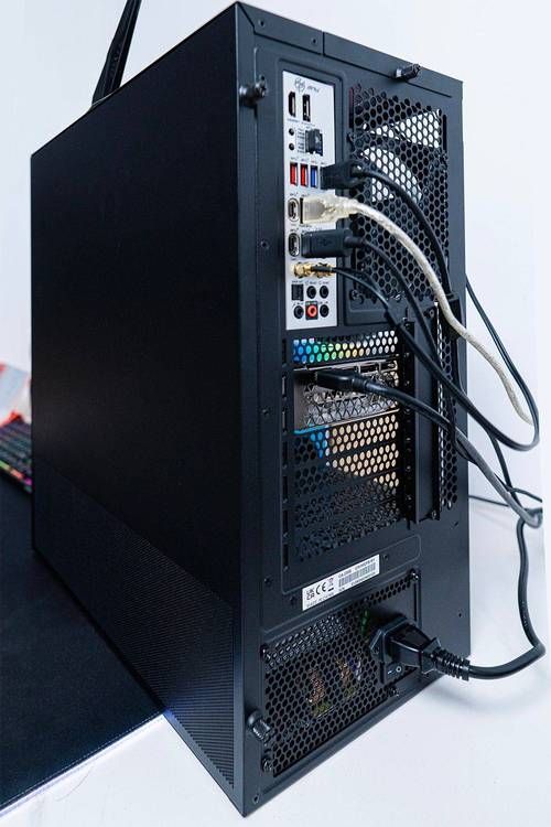 入手NZXT机箱需要注意什么？小白装机避坑指南！