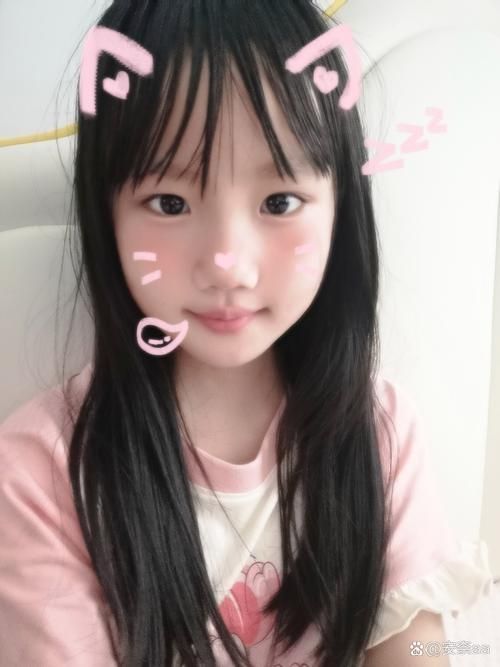 关注00后小女孩：她们的成长与未来