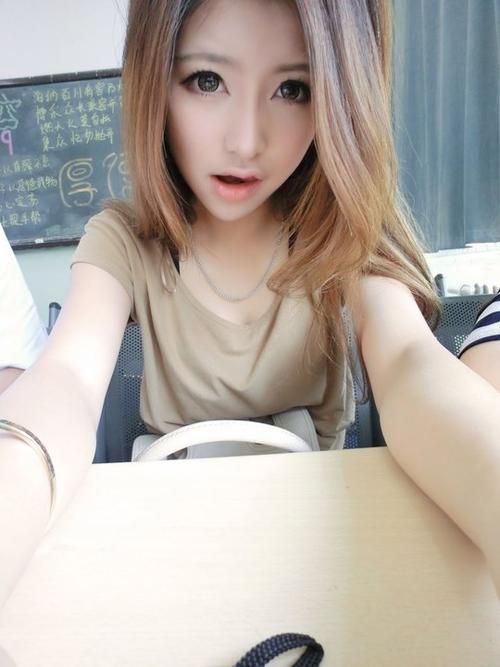 刘晨妮个人资料及照片：解锁网络红人魅力