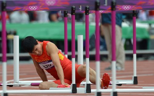 刘翔摔倒真相：多年谜团终于水落石出