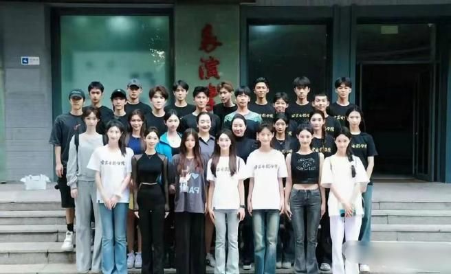 北影新生报到现场：青春活力四射，未来巨星在此集结