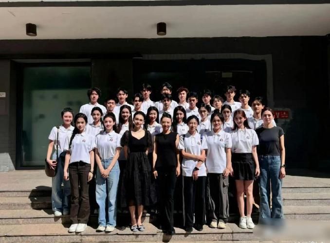 北影新生报到现场：青春活力四射，未来巨星在此集结