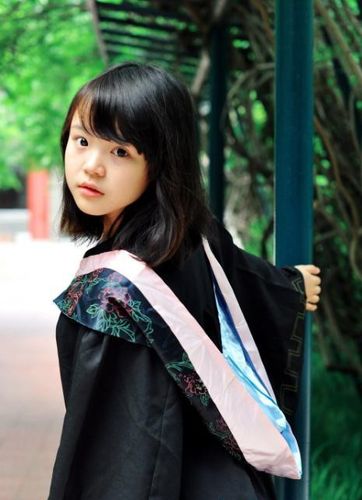 南大最萌小师妹照片走红，甜美笑容俘获万千网友的心