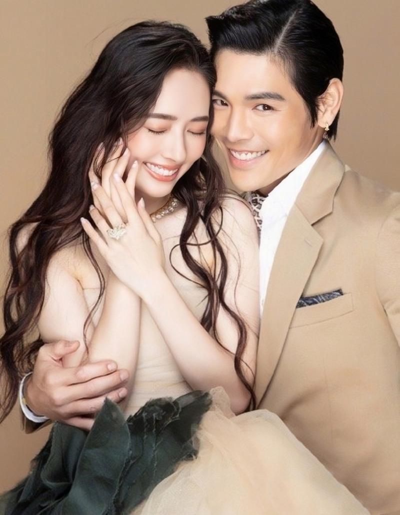 向佐郭碧婷甜蜜牵手，多伦多电影节首映惊艳亮相