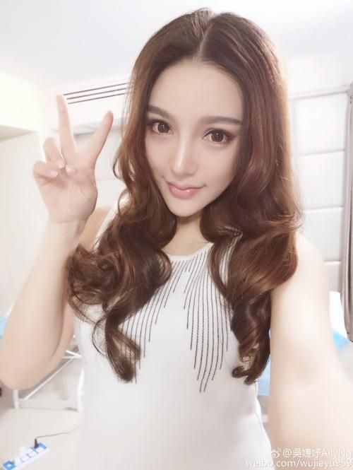 吴婕妤艾美琦：从嫩模到争议人物，她们的演艺之路！