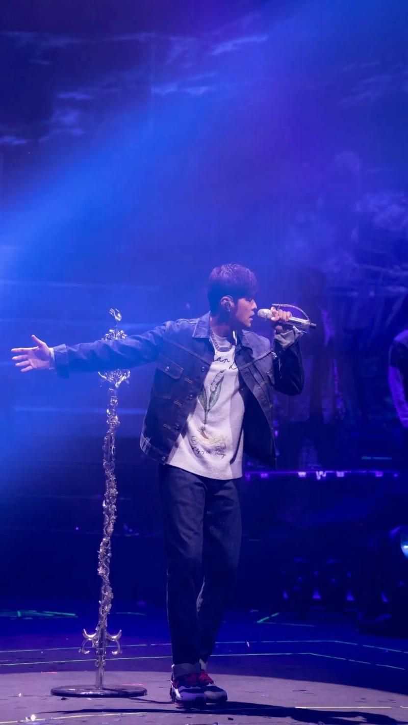 周杰伦演唱会：小仙女怒怼前男友，这波操作太飒了！