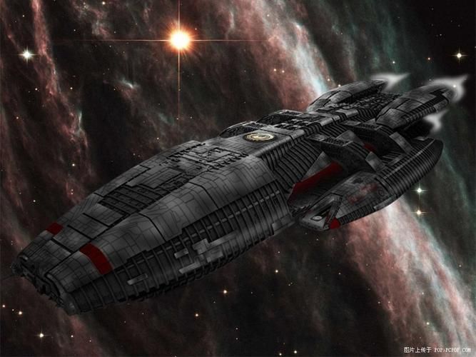 回顾经典太空堡垒卡拉狄加：太空歌剧的魅力与反思