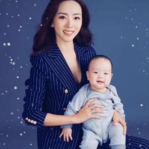 央视主持人李思思男友竟是大学初恋？令人羡慕的爱情