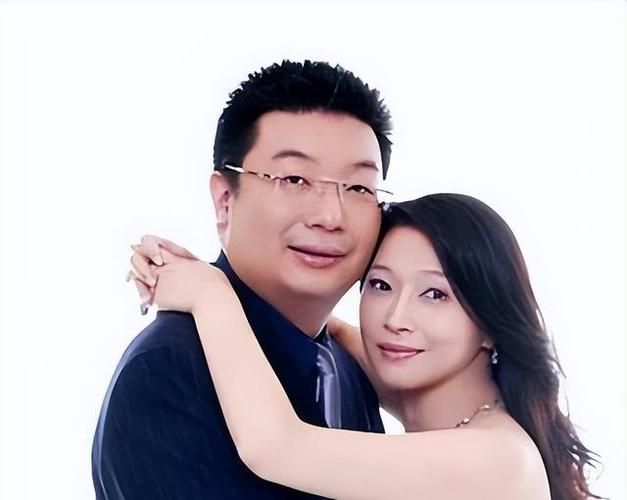 央视主持人李思思男友竟是大学初恋？令人羡慕的爱情