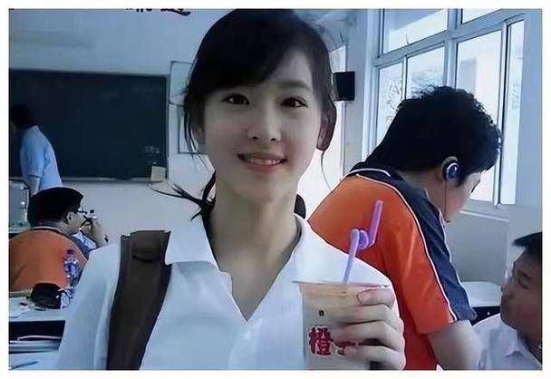 奶茶妹妹章泽天：清华校花逆袭之路的传奇故事