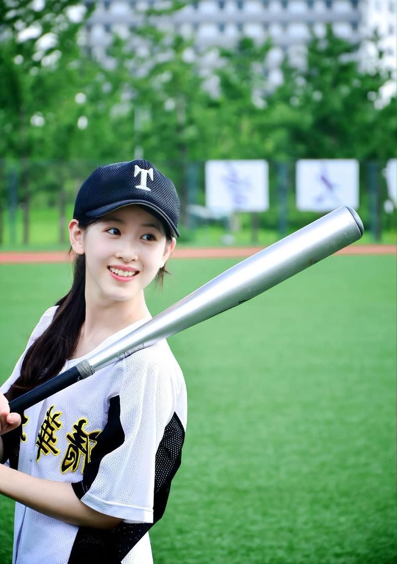 奶茶妹妹章泽天：清华校花逆袭之路的传奇故事