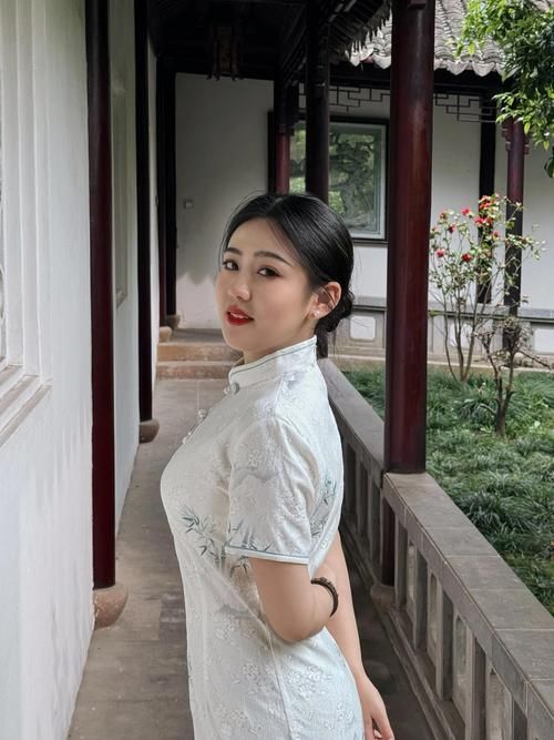 她是南大旗袍女神，365天旗袍穿搭的坚持与争议