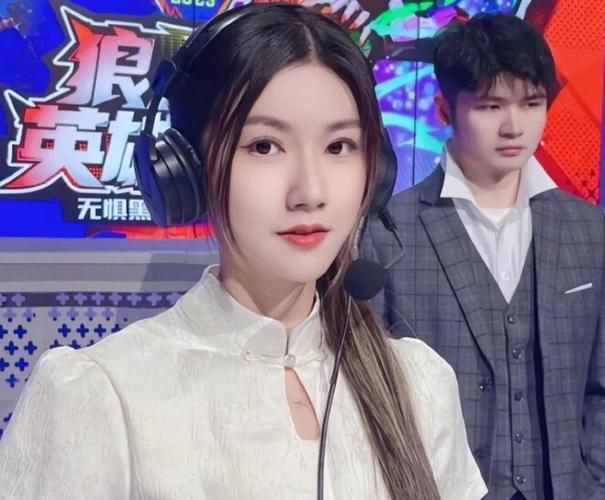 小米和小苍：那些年，我们一起追的英雄联盟