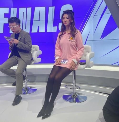 小苍MM照片大放送，带你一起重温电竞女神的青春