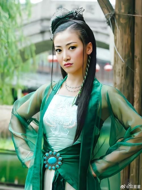 张婉悠白蛇传图片：性感白娘子写真赏析