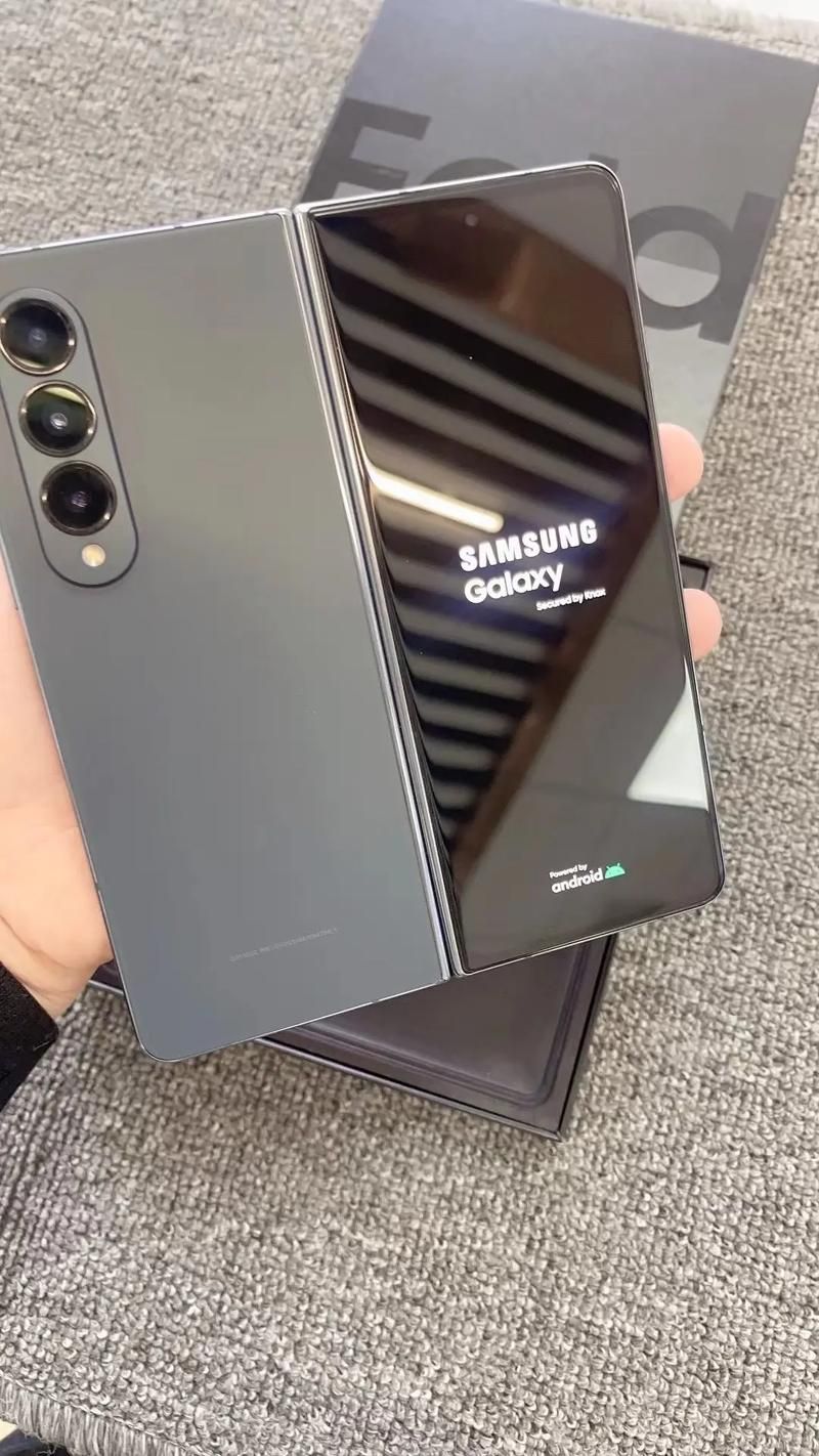 想买折叠屏手机？三星Z Flip3值得你考虑吗？