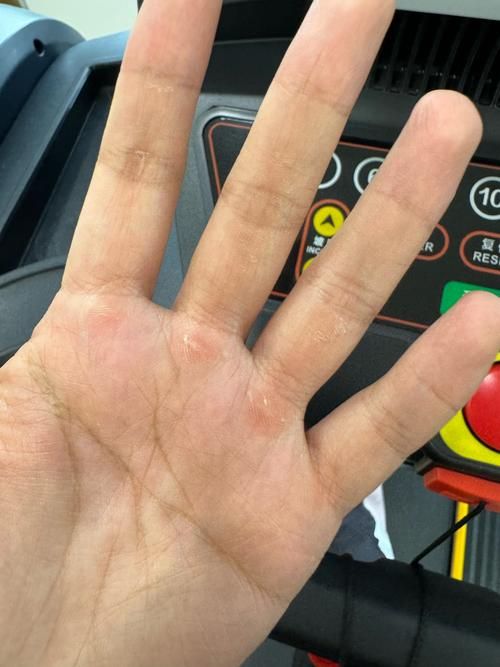 手上为什么会有铁架子的味道？揭秘背后的化学反应！