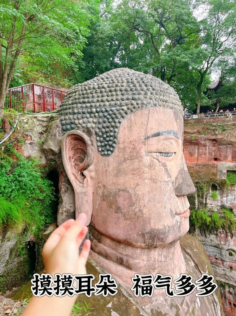 揭秘乐山大佛发髻：装饰与排水功能的完美结合