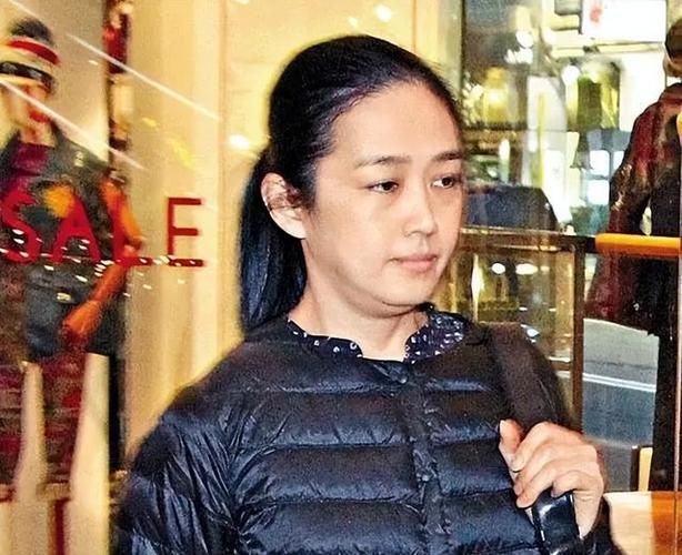揭秘刘德华妻子朱丽倩照片，低调生活背后的故事！