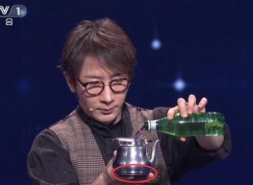 揭秘刘谦换壶：春晚魔术背后的真相