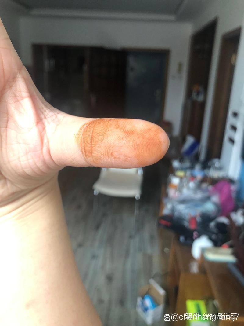 摸铁架后手上残留的奇怪气味从何而来？科学解释来了！