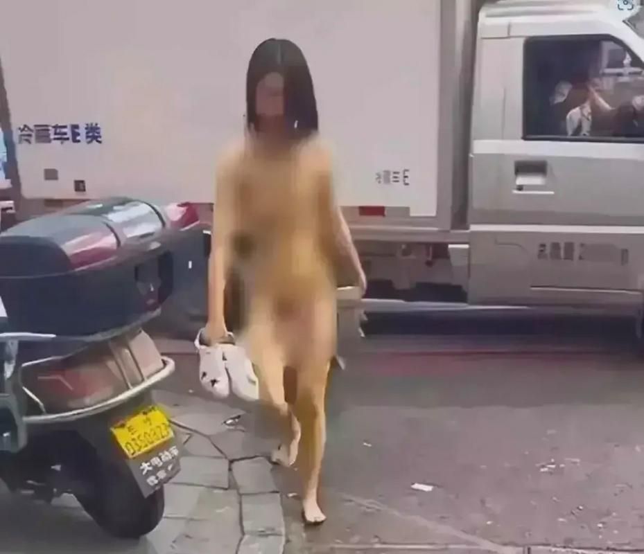 撕掉美女衣：网友热议，引发全民大讨论
