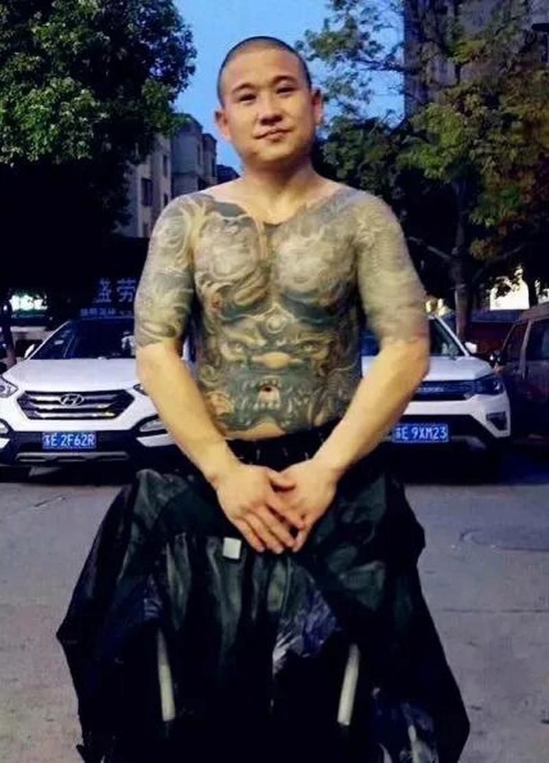 昆山龙哥事件真相：宝马车主持刀行凶，最终自食恶果？