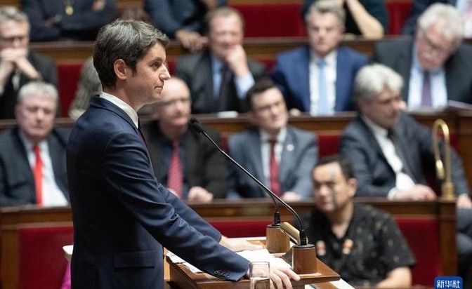 梅斯梅尔：法国前总理的传奇一生与核能计划