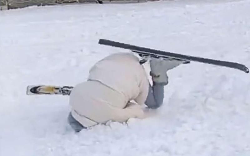 民间滑雪高手爆笑集锦，笑到肚子疼！