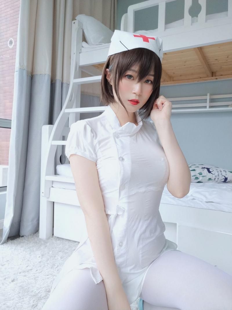 清纯小护士的逆天颜值，你被惊艳到了吗？