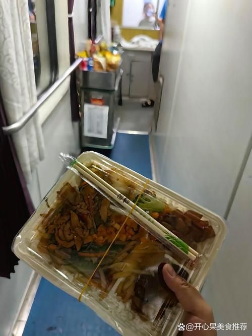 火车盒饭难吃又贵？乘务员揭秘盒饭背后的秘密
