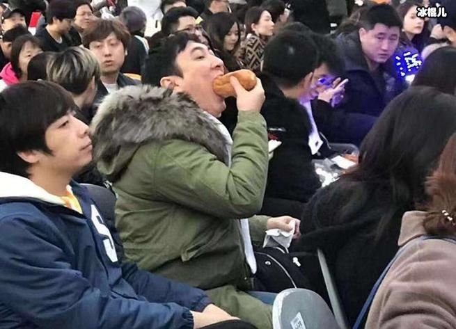 王思聪吃热狗是什么梗？这背后隐藏着什么秘密？