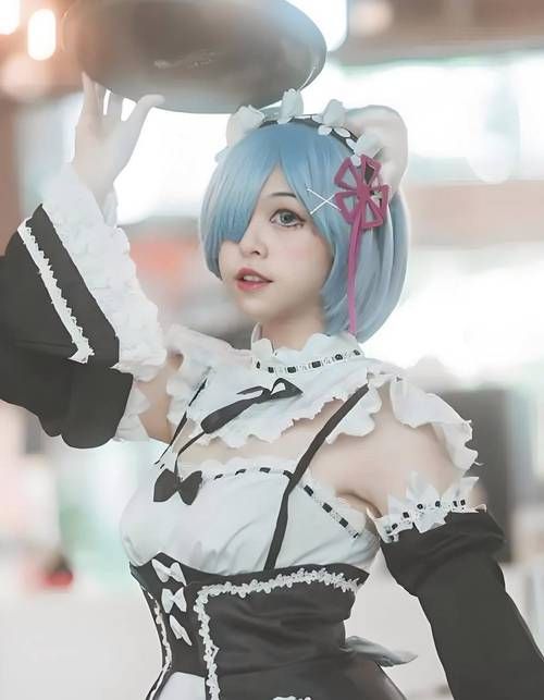 coser花絮游戏大揭秘：甜美博主喵小吉的Cosplay之旅