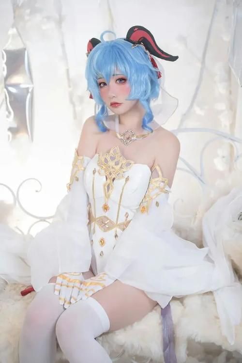 coser花絮游戏大揭秘：甜美博主喵小吉的Cosplay之旅
