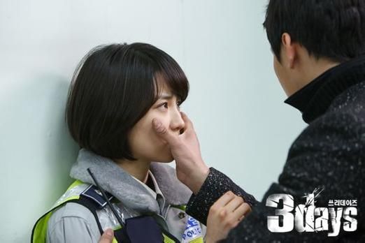 三日危情绅士游戏：真人互动影游，揭开背后的真相