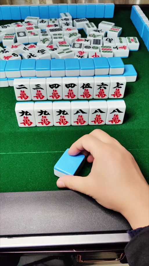 下载勾八麻将官方正式版最新版：体验最正宗的麻将玩法