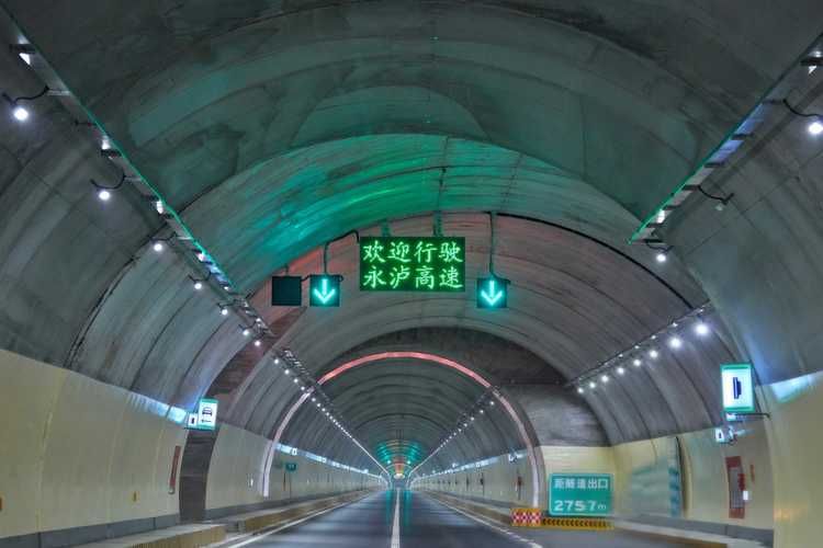 下载隧道逃生安卓汉化版：轻松上手，快乐逃生