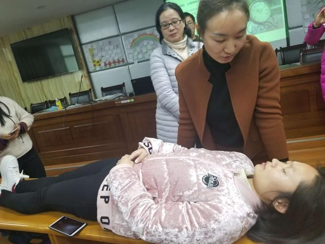 催眠班级最新进展:不容错过的精彩 催眠班级最新进展:不容错过的精彩