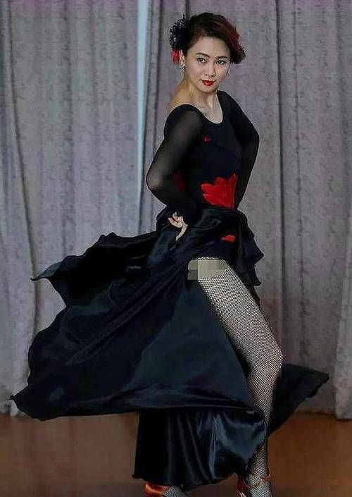 半老徐娘最新时尚穿搭，优雅气质尽显魅力