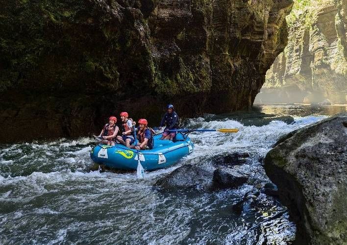 夏日炎炎游戏介绍：冒险之旅，刺激体验等你来！