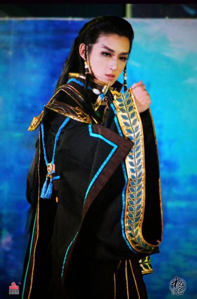 想看coser花絮？汉化版下载就在这里！