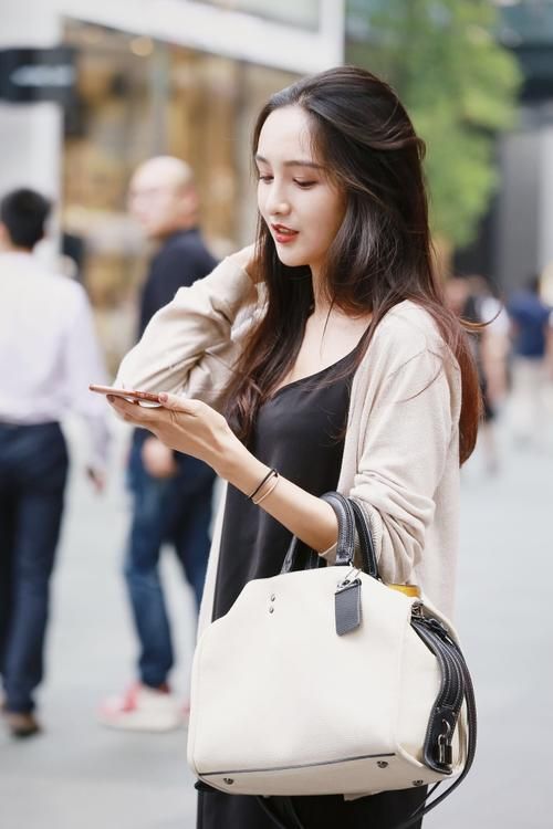 想看丹弗斯小姐？这里提供最新更新地址