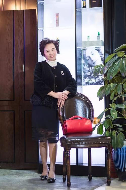 想看丹弗斯小姐？这里提供最新更新地址