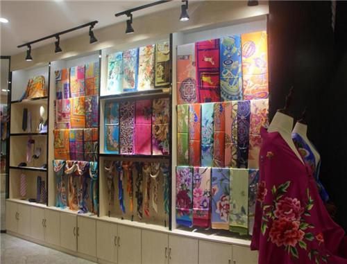 我为丝狂官方网站：最新丝绸潮流资讯，尽在官方网站