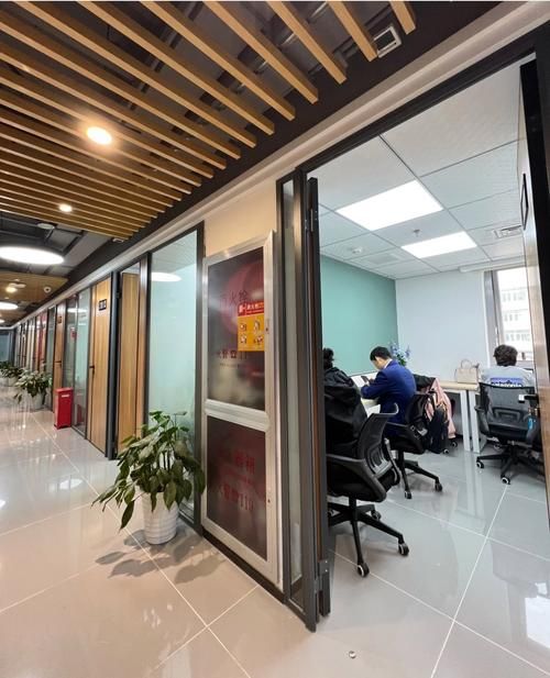 揭秘生命体V0.18b：办公室恋情，你将如何掌控全局？